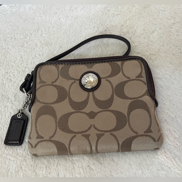 Coach Wristlet EUC - Picture 5 of 7